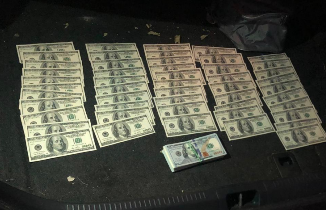 За $25 000 обіцяв допомогти у призначенні на керівну посаду в Нацбанку: у столиці затримали «торговця вакансіями»