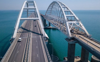 По Крымскому мосту пустят грузовые поезда: приедет ли Путин