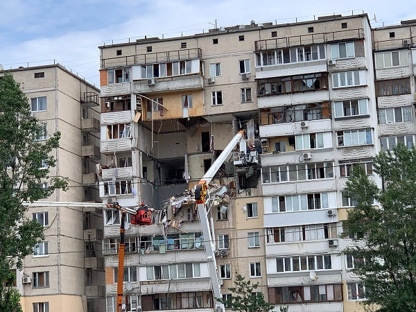 Мощный взрыв в киевской многоэтажке: появились важные подробности