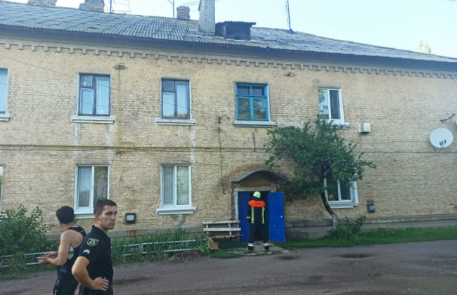 ЧП под Киевом: в многоквартирном доме обвалилась крыша, фото