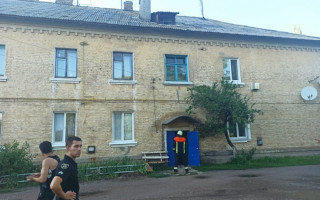ЧП под Киевом: в многоквартирном доме обвалилась крыша, фото