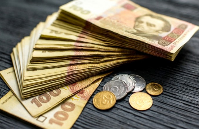 В Киеве уменьшилась средняя заработная плата