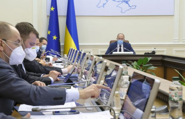 Что Кабмин сделает с премиями и надбавками госслужащих, а также с фондом экономии оплаты труда