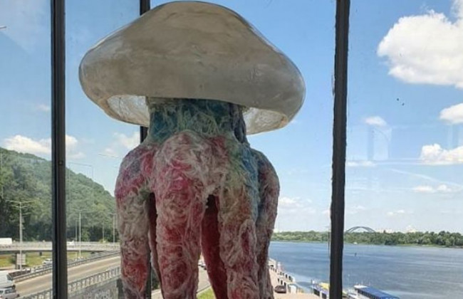 На столичной станции метро поселят огромную медузу, фото