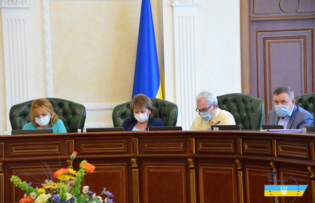 Вища рада правосуддя звільнила у відставку трьох суддів