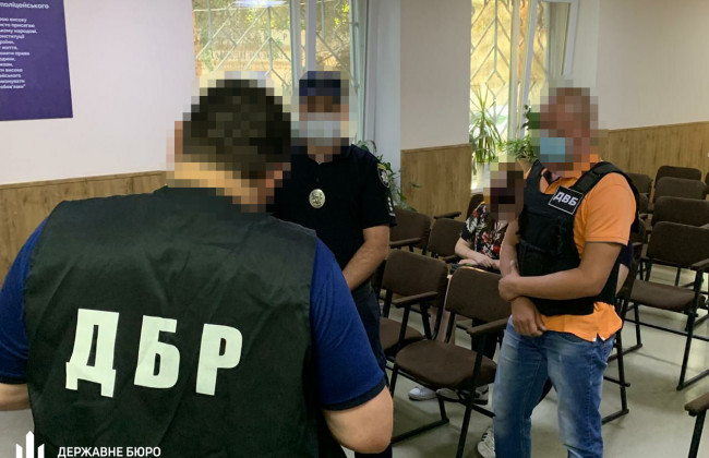 Не сподобався сервіс: ДБР взялося за справу копа, який влаштував бійку в кафе, відео