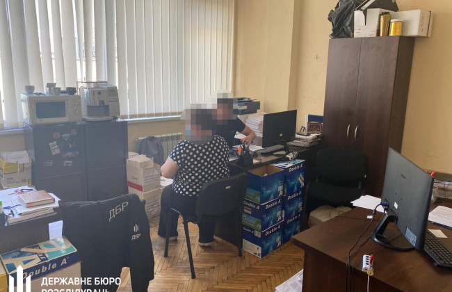 Колишні посадовці суду незаконно виплатили премії на понад 1 млн гривень, — ДБР