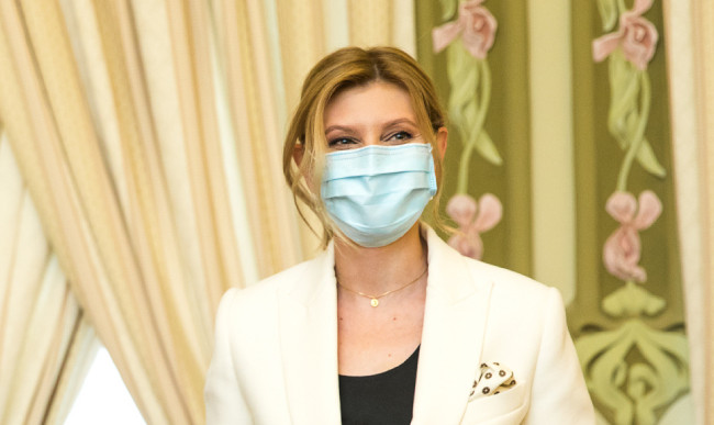 Олена Зеленська одужала від коронавірусу та покинула лікарняні стіни