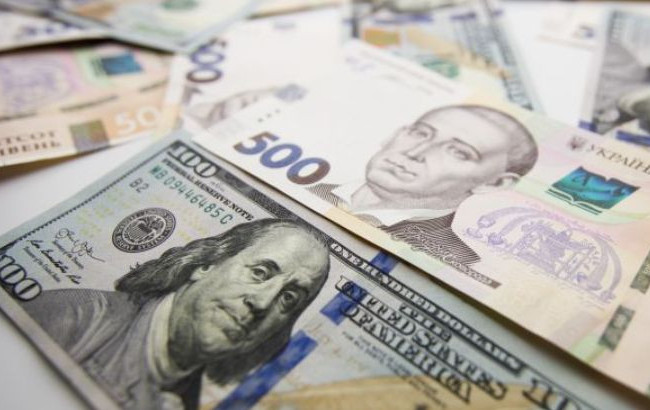 Казна недополучает деньги: Минфин не устраивает низкий курс доллара