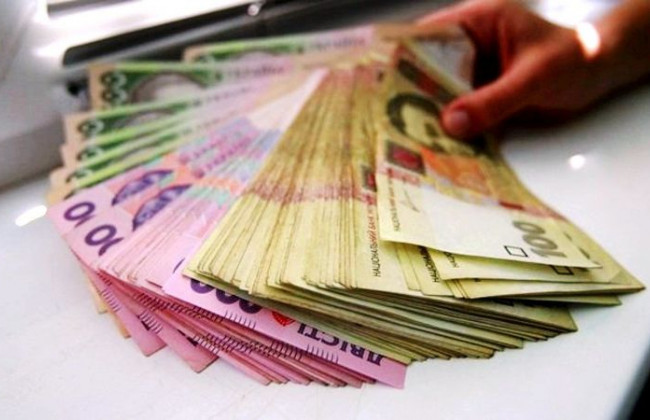 Украинцам повысят минимальную зарплату до 6500 гривен