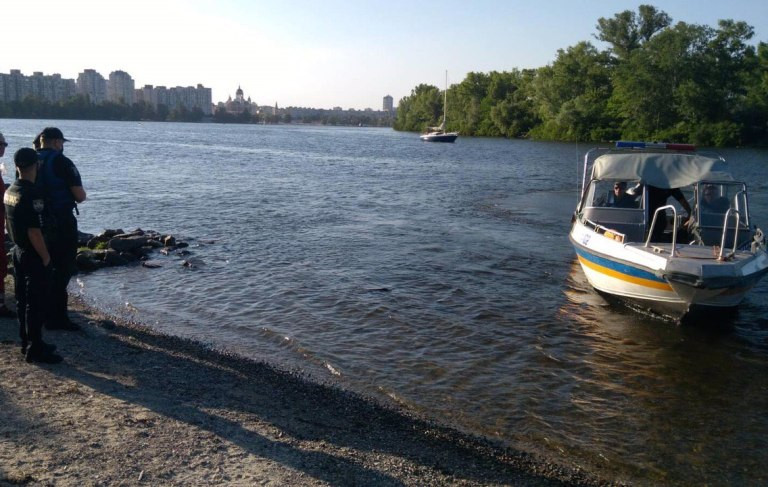 У Києві із озер витягнули тіла двох чоловіків: що відомо