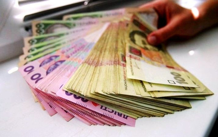 Украинцам повысят минимальную зарплату до 6500 гривен