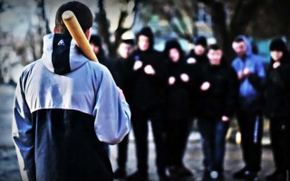 В центре Киева массовая драка закончилась стрельбой: трое людей ранены, видео