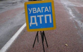 В Харькове копы на служебном авто влетели в дерево