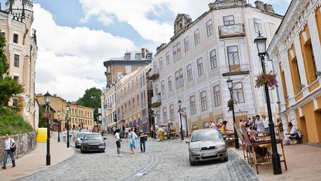 Киевлян заставят убрать антенны и кондиционеры: назвали адрес