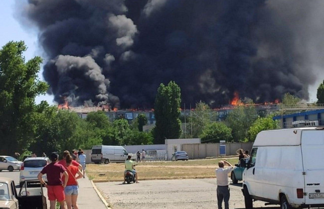 Масштабный пожар в Новой Каховке: полиция задержала поджигателя