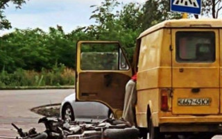 Серйозна ДТП на Київщині: мотоцикліст протаранив автомобіль, фото