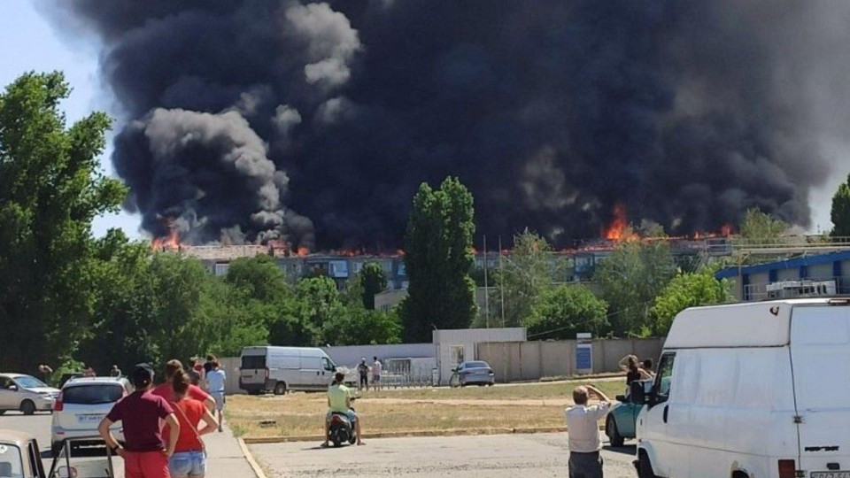 Масштабный пожар в Новой Каховке: полиция задержала поджигателя