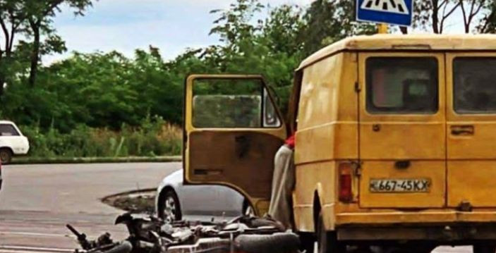 Серйозна ДТП на Київщині: мотоцикліст протаранив автомобіль, фото