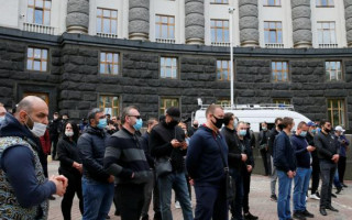 Профсоюзы химиков собираются защищать свои права на акциях протестов под Кабмином: что известно