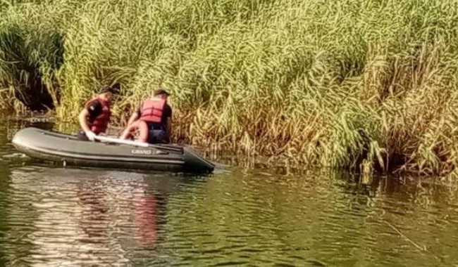 Из столичного озера достали полуживого мужчину