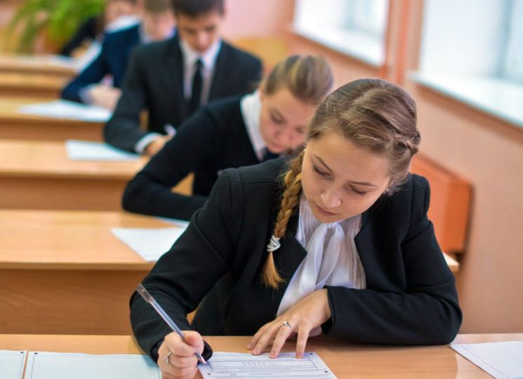 Важкі завдання і невідповідність навчальній програмі: чим незадоволені в ЗНО майбутні правники