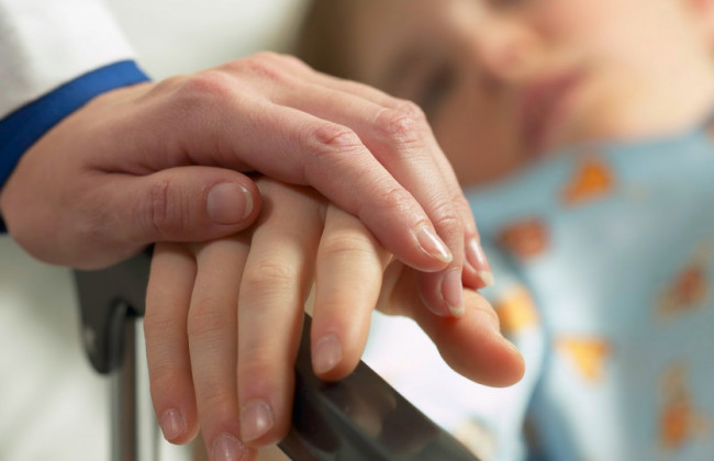 Случайно подожгла футболку и погибла: детские игры со спичками обернулись трагедией под Одессой