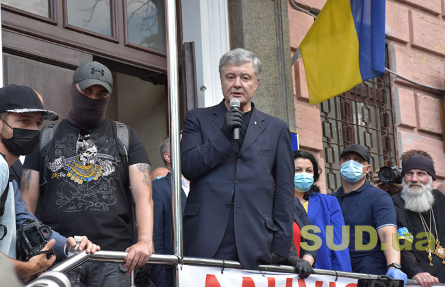 Прокуроры отказались от меры пресечения Петру Порошенко