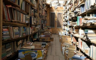 В Киеве устроили протест против закрытия книжного рынка «Петровка»