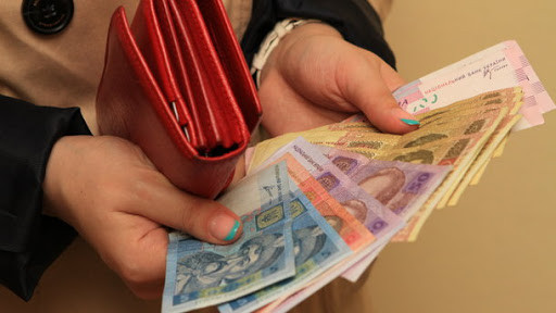 Кабмин уточнит перечень доходов, за нарушение сроков выплаты которых украинцам полагается компенсация