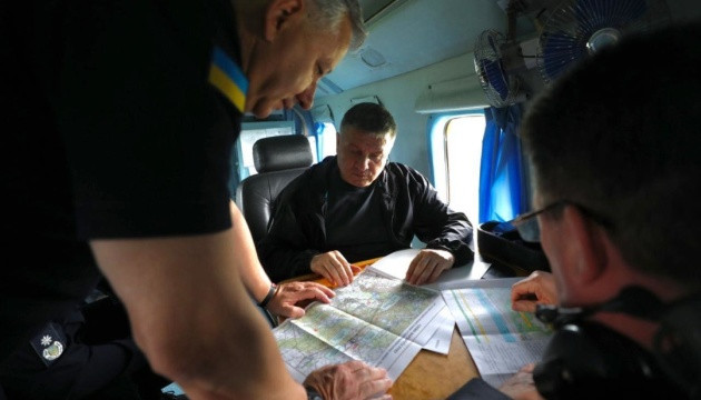 Аваков и Данилов экстренно вылетели в Луганскую область, где бушуют лесные пожары