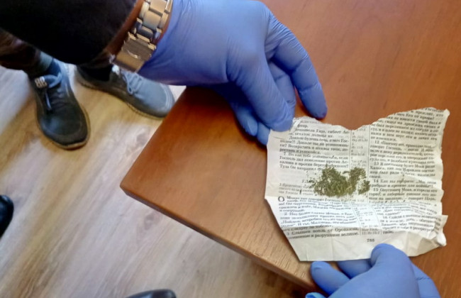 У Білій Церкві до суду намагався пройти юнак із наркотиками: фото