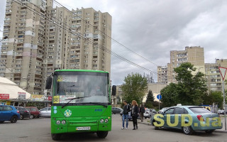 В Киеве у маршрутки на ходу отвалилось колесо, видео