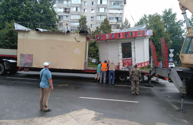 Тотальный демонтаж: в Киевской области сносят МАФы