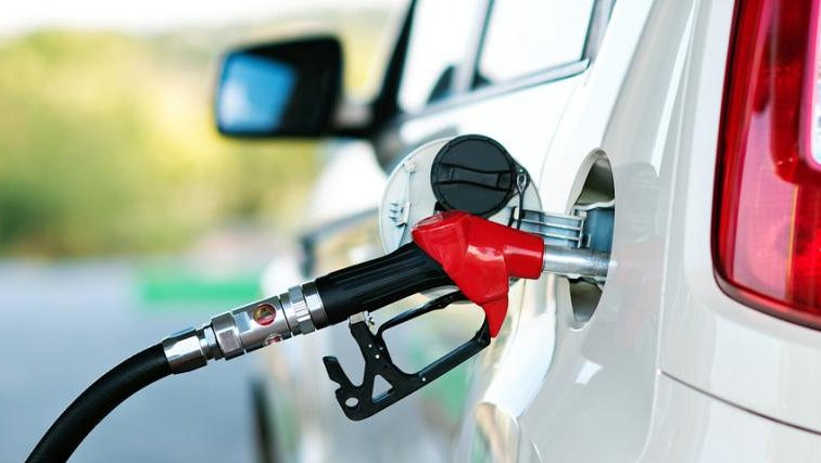 В бак автомобиля залили плохой бензин: как привлечь к ответственности АЗС