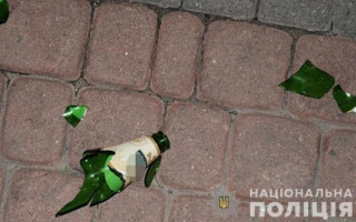 Кровавый конфликт: в Киеве мужчина проткнул грудь оппоненту бутылкой