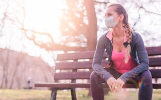 Носить маску во время пробежки очень вредно: в Минздраве дали четкий ответ спортсменам