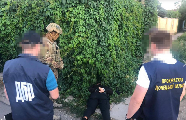 На Донеччині поліцейські вимагали гроші у наркозалежних: ДБР повідомило деталі