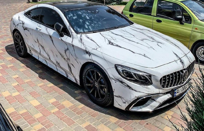 В Одессе заметили автомобиль необычного цвета, фото