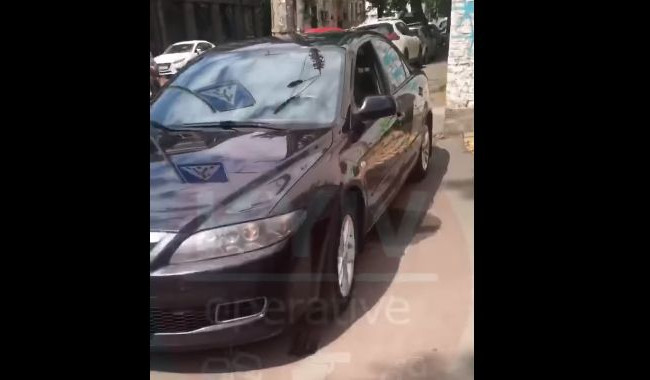Столичный «герой парковки» чуть не сбил ребенка, видео