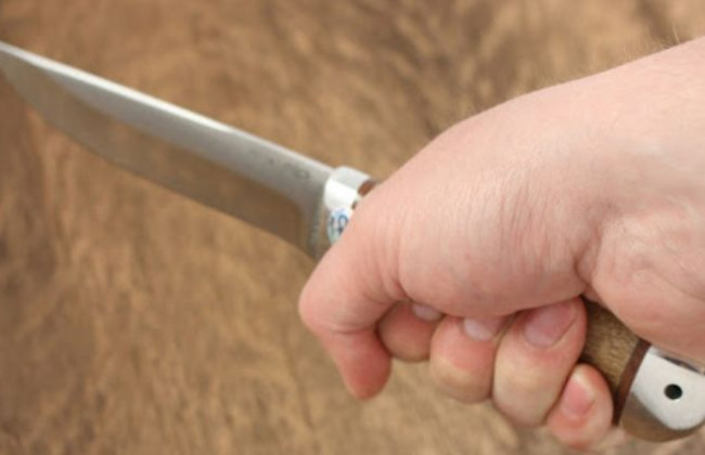 В Киеве мужчина с ножом напал на подростков