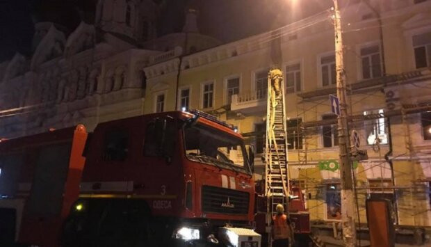 В центре Одессы вспыхнул пожар в доме