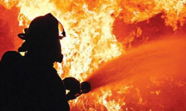 «Герои парковки» заблокировали спасателям проезд к месту пожара, видео