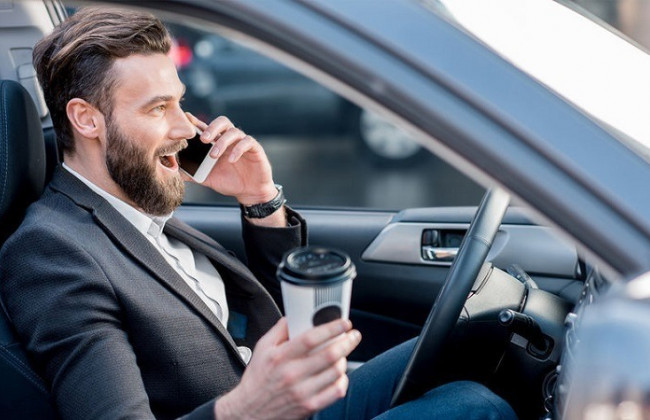 8 вещей, которые отвлекают водителя от дороги