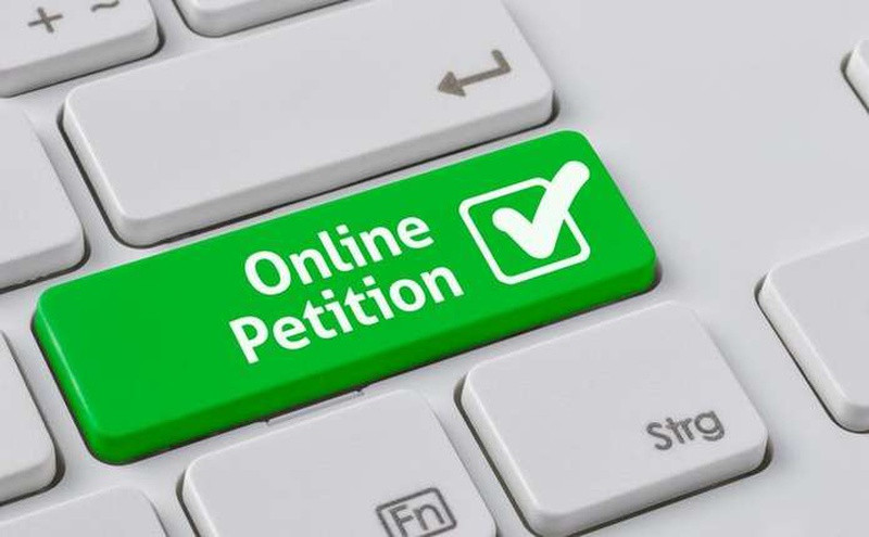 Авторам електронних петицій слід бути обережними у висловлюваннях
