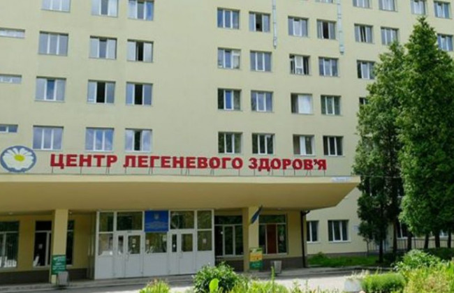 Судді купили апарат штучної вентиляції легень для Центру легеневого здоров’я