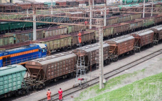 Кабмін заборонив ввозити в Україну вагони з РФ: подробиці
