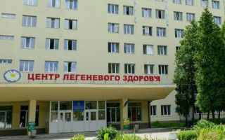 Судді купили апарат штучної вентиляції легень для Центру легеневого здоров’я