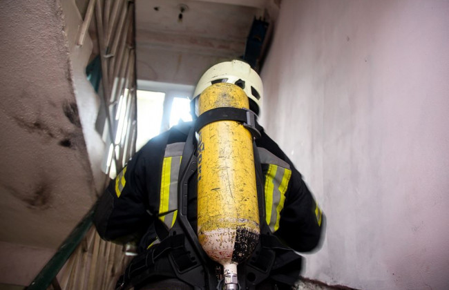 В Киеве на Левом берегу горела многоэтажка: жильцов эвакуировали