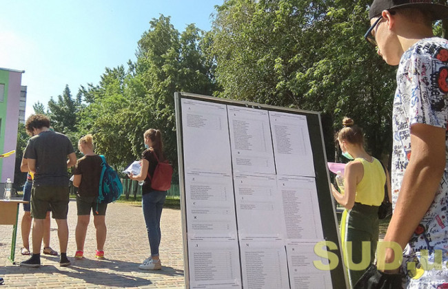 Зниження прохідного балу ЗНО для медичних спеціальностей: що думають в МОЗ